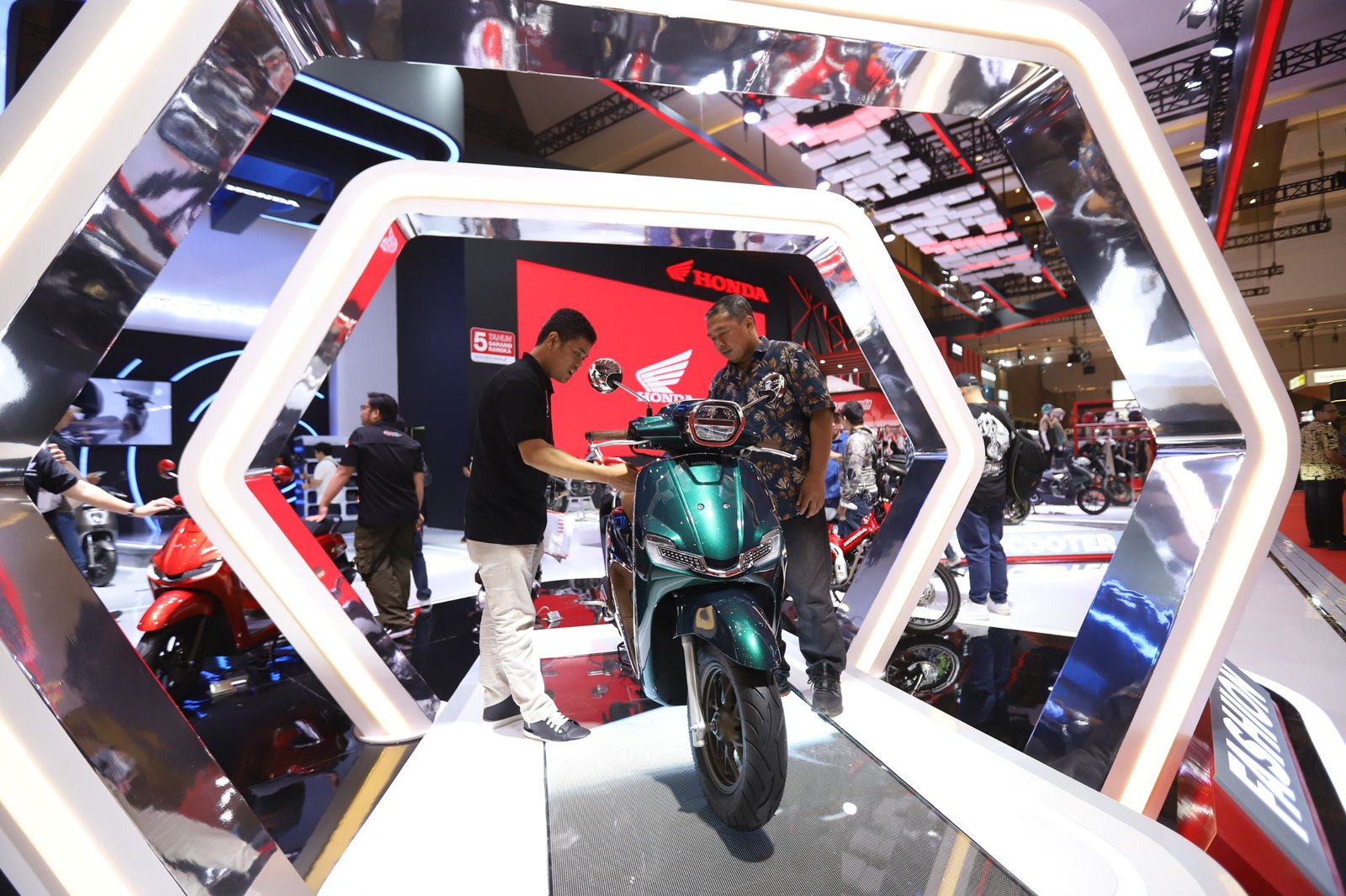 IIMS 2024, Honda Stylo 160 Primadona, EM1 e: Jadi Motor Listrik Terbaik