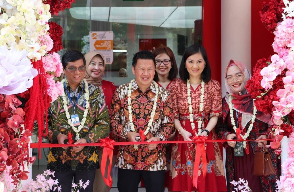 Peresmian Digital Branch (kantor cabang berkonsep hybrid) pertama CIMB Niaga di Surabaya, Jawa Timur, Rabu (5/2/2025). Digital Branch CIMB Niaga di Surabaya berada di Jalan Mayjen Sungkono. (DOK CIMB Niaga)