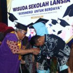 SEKOLAH LANSIA NIRMALA LULUSKAN LIMA PULUH DELAPAN PESERTA DIDIK