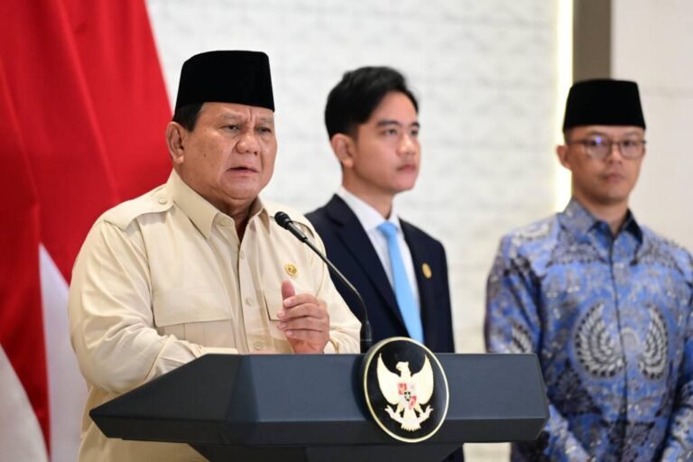 PEMERINTAH CABUT IZIN USAHA PERTAMBANGAN EMPAT PERUSAHAAN DI RAJA AMPAT