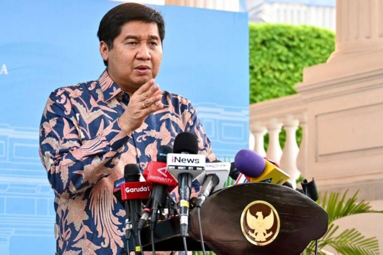 PEMERINTAH PERMUDAH MASYARAKAT BERPENGHASILAN RENDAH MILIKI RUMAH