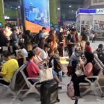 TERJADI PENUMPUKAN PENUMPANG DI STASIUN GAMBIR AKIBAT GANGGUAN OPERASIONAL KA ARGO BROMO ANGGREK DI PEGADEN BARU, CIREBON