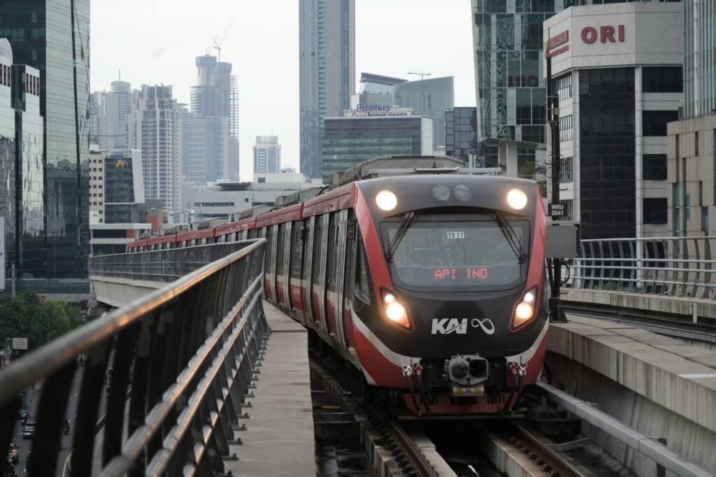 JUMLAH PENUMPANG LRT JABODEBEK MELONJAK SAAT HUT KEMERDEKAAN RI
