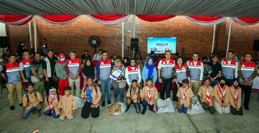 PERTAMINA BERI BANTUAN PERALATAN SEKOLAH BAGI 1.000 SISWA SD DAN SMP