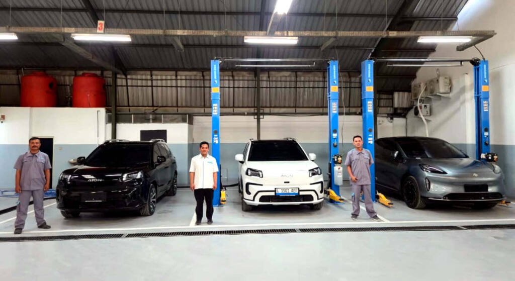 GAC INDONESIA RESMIKAN DILER MOBIL LISTRIK BERKONSEP 3S DI JANTUNG KOTA PAHLAWAN