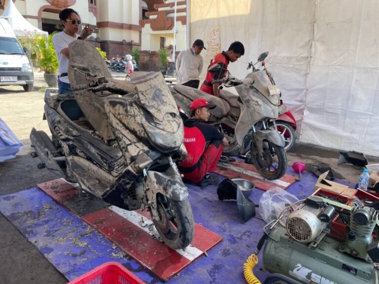 POSKO YAMAHA UNTUK BALI LAYANI SERVIS SEPEDA MOTOR GRATIS UNTUK WARGA TERDAMPAK BANJIR