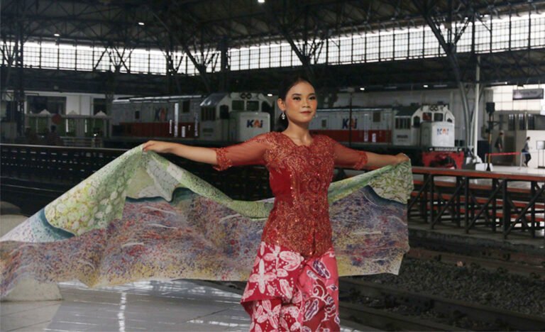 FASHION SHOW DI STASIUN KERETA API TANJUNG PRIOK