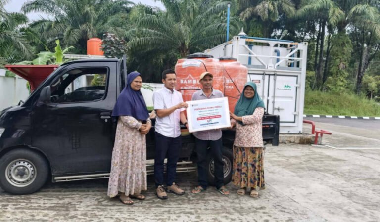 PERTAMINA RETAIL SALURKAN BANTUAN BAGI KORBAN BANJIR DAN PANTI ASUHAN DI SUMBAR