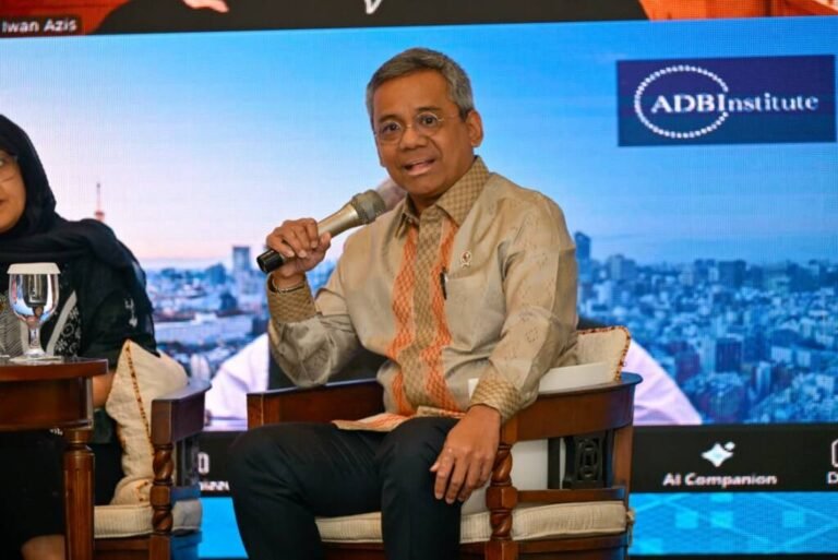 STRATEGI ‘DUA LENGAN’ FISKAL MENUJU INDONESIA EMAS 2045