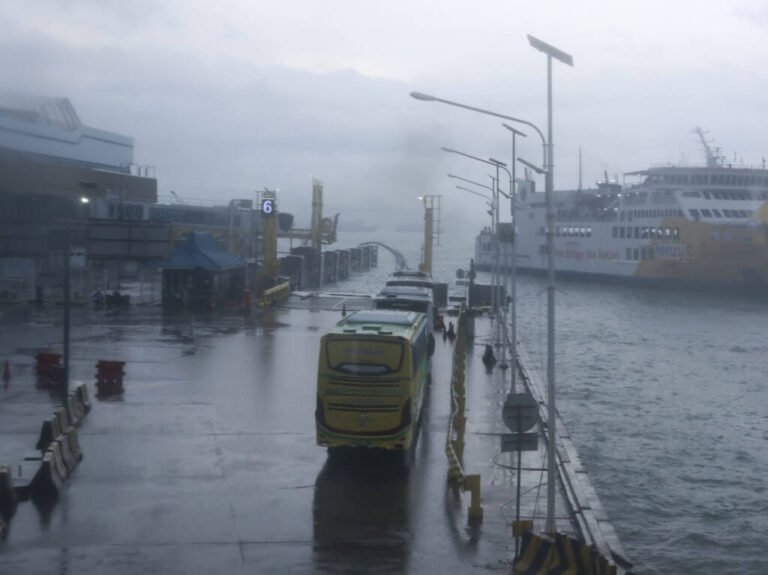 POTENSI CUACA EKSTREM, ASDP UTAMAKAN FAKTOR KESELAMATAN