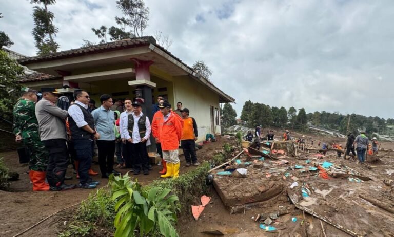 WAPRES PASTIKAN PENANGANAN BENCANA HIDROMETEOROLOGI BANDUNG BARAT MAKSIMAL
