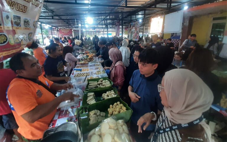 BERBURU TAKJIL RAMADHAN DI BENHIL