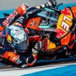 PEDRO ACOSTA PECUNDANGI MARC MARQUEZ DI SPRINT RACE MOTOGP THAILAND
