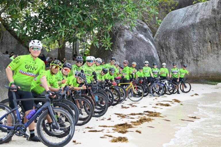 SUSURI PANTAI BELITUNG, WISATA BERSEPEDA DI GEOPARK TERCANTIK DUNIA