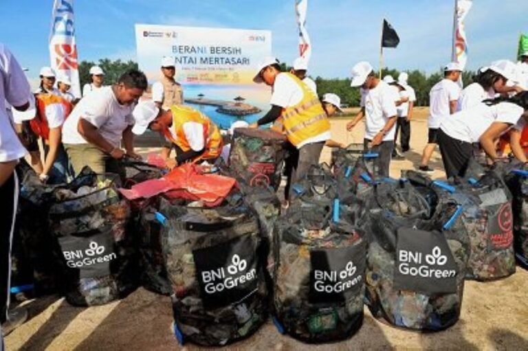 BNI DORONG KESADARAN KEBERSIHAN LINGKUNGAN DI KAWASAN PESISIR BALI