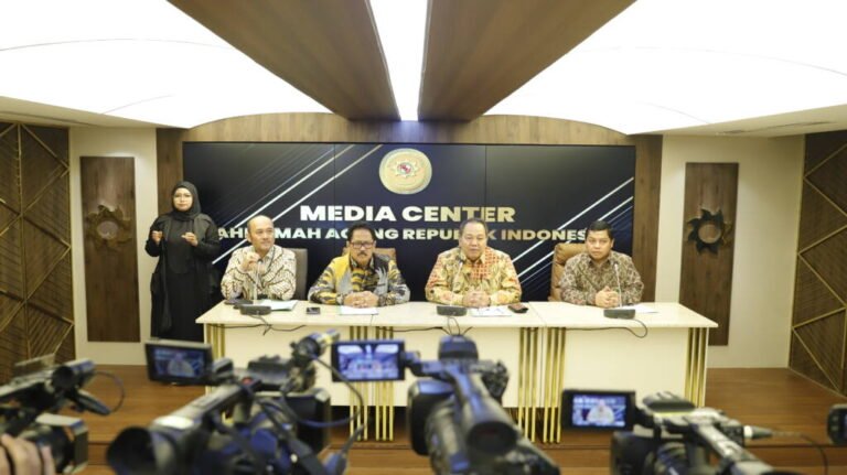 MA AKAN BERHENTIKAN SEMENTARA KETUA PN DEPOK