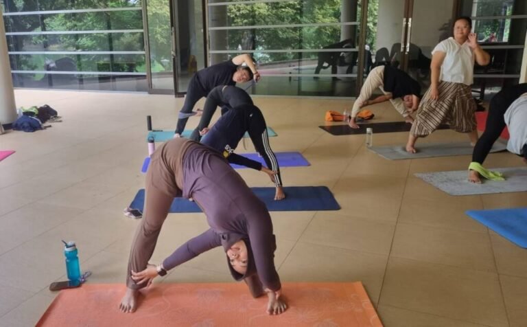 SAMBUT RAMADAN, KOMOENITAS MAKARA GELAR KELAS YOGA