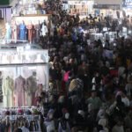 PASAR TANAH ABANG DISERBU WARGA untuk belanja lebaran