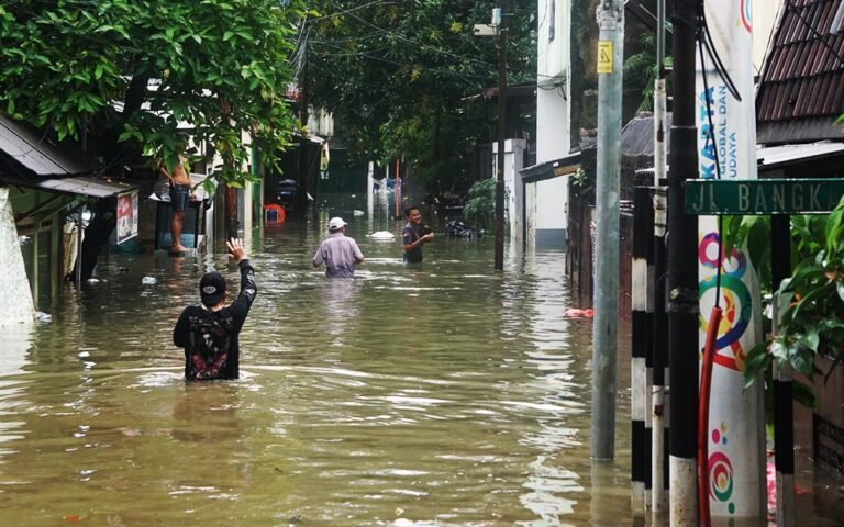 BANJIR KEMBALI MELANDA SEJUMLAH WILAYAH di JAKARTA