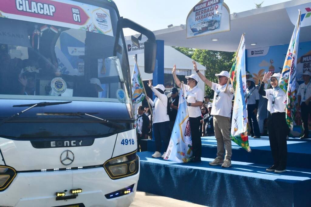 MUDIK BERSAMA, PERTAMINA BERANGKATKAN 5.000 PEMUDIK KE BERBAGAI KOTA DI JAWA