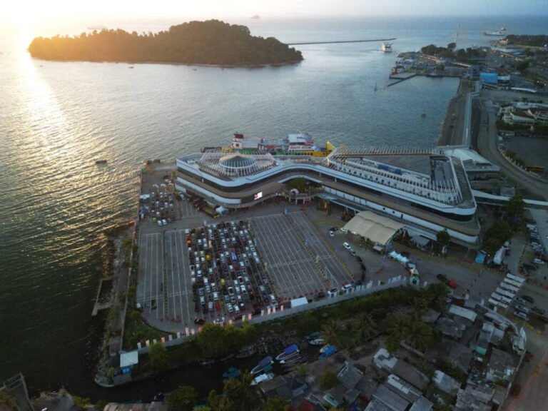 ARUS PENYEBERANGAN MERAK-BAKAUHENI LANCAR, JUMLAH PEMUDIK MENINGKAT