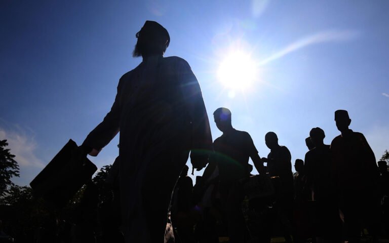 RIBUAN WARGA MELAKSANAKAN SALAT IDUL FITRI 1447 HIJRIAH