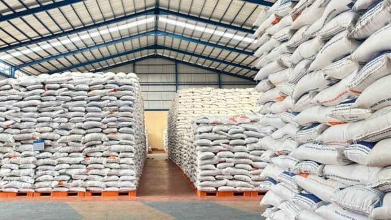 EL NINO MENGANCAM, BULOG PASTIKAN STOK BERAS AMAN