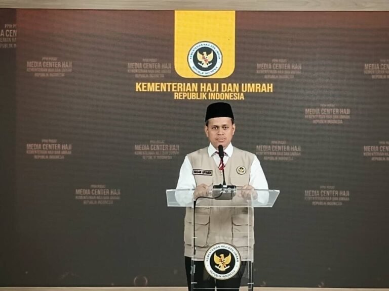 BUS JEMAAH HAJI INDONESIA KECELAKAAN, TIDAK ADA KORBAN JIWA