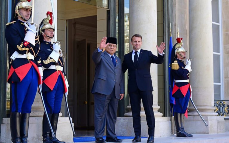 PRESIDEN PRABOWO – PRESIDEN MACRON BERTEMU EMPAT MATA
