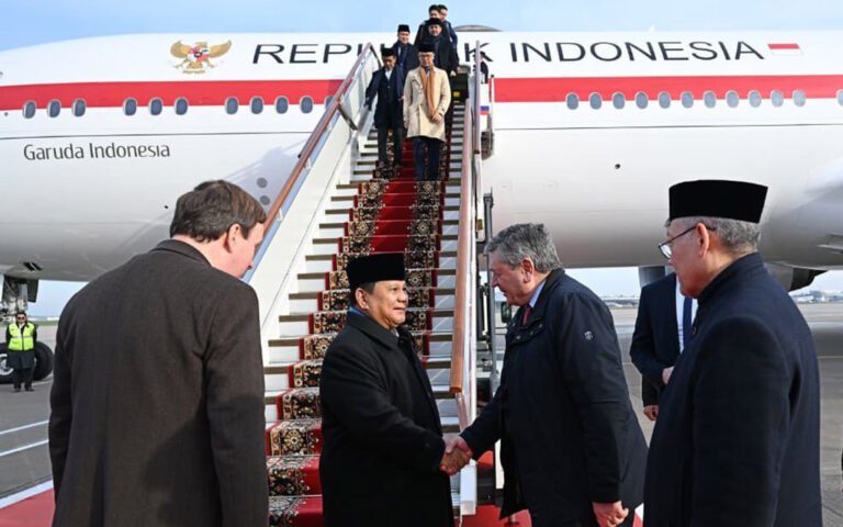 DIJADWALKAN BERTEMU PUTIN, PRESIDEN PRABOWO MENDARAT DI MOSKOW