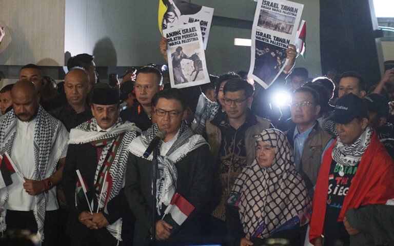 SUASANA HARU SAMBUT KEDATANGAN WNI RELAWAN GLOBAL SUMUD FLOTILLA 2.0