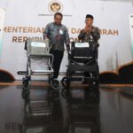 DUKUNG KELANCARAN PUNCAK HAJI, BSI KIRIM 600 KURSI RODA KE TANAH SUCI