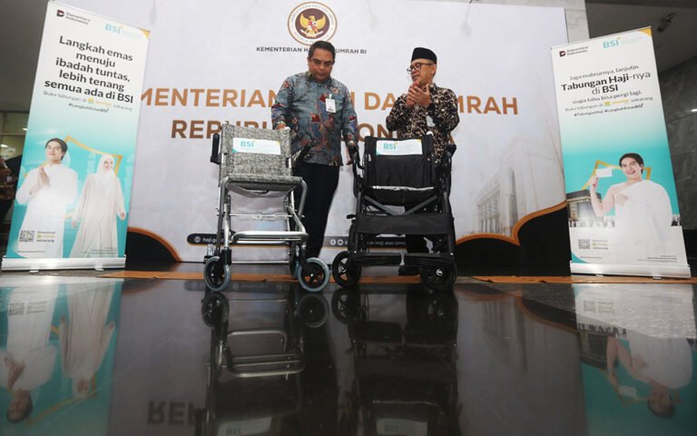 DUKUNG KELANCARAN PUNCAK HAJI, BSI KIRIM 600 KURSI RODA KE TANAH SUCI