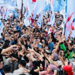 HARI BURUH INTERNASIONAL, MONAS DAN DPR DIPADATI RIBUAN BURUH