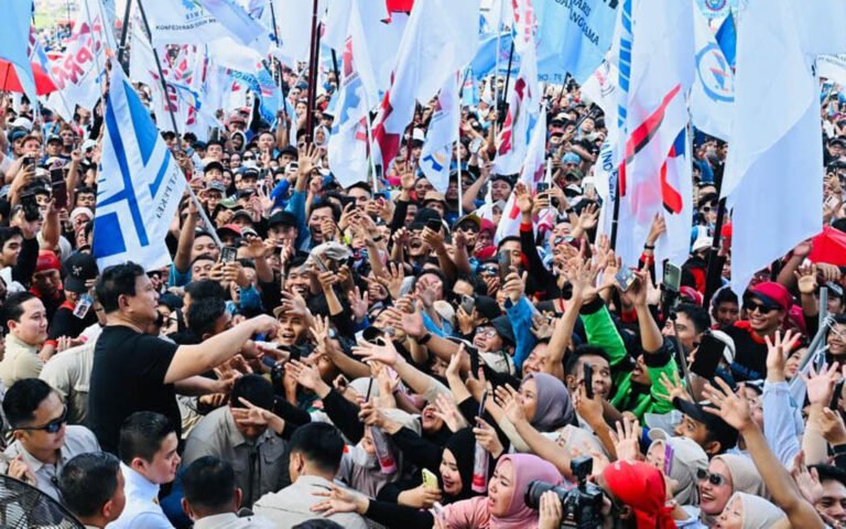 HARI BURUH INTERNASIONAL, MONAS DAN DPR DIPADATI RIBUAN BURUH