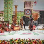KI AGENG GANJUR PUKAU PENONTON DI INTERNATIONAL FOLKLORE FESTIVAL UZBEKISTAN