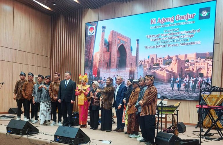 KI AGENG GANJUR TAMPIL MEMUKAU DI SAMARKAND