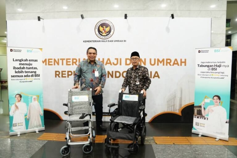 DUKUNG PENYELENGGARAN IBADAH HAJI, BSI BERI BANTUAN 600 KURSI RODA