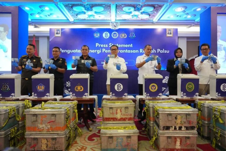 PEREDARAN UANG PALSU GANGGU STABILITAS EKONOMI DAN TURUNKAN KEPERCAYAAN TERHADAP RUPIAH
