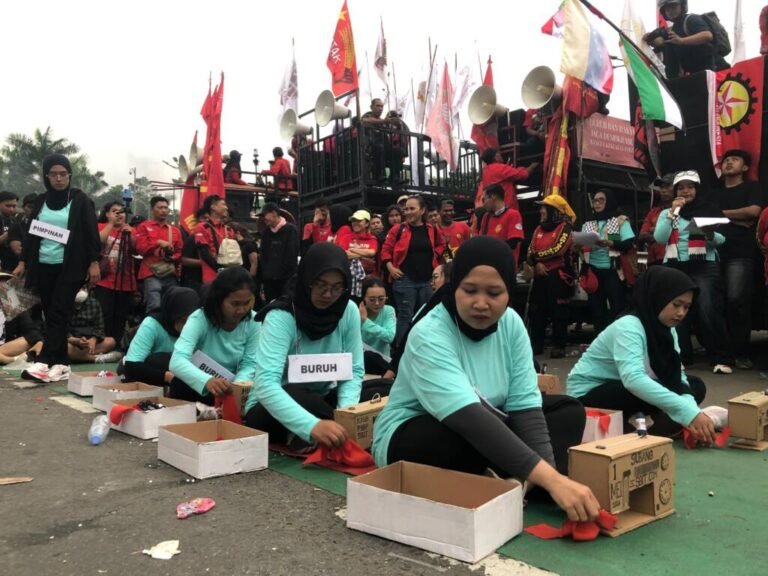 PRESIDEN PRABOWO: SATGAS MITIGASI PHK KOMITMEN PEMERINTAH LINDUNGI PEKERJA