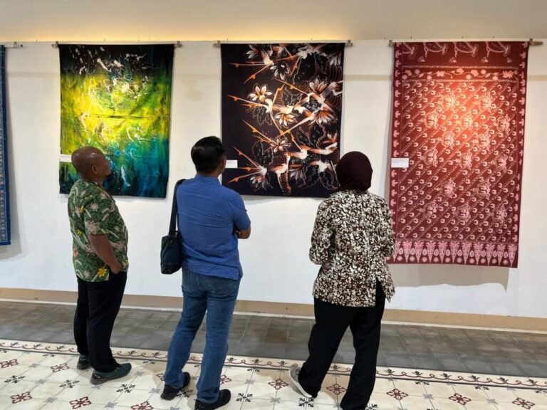 INSTITUT PLURALISME INDONESIA DORONG GENERASI MUDA CINTAI BATIK