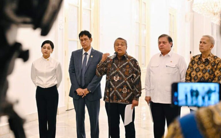 PRESIDEN GELAR RATAS, BAHAS KONDISI EKONOMI TERKINI DAN KEUANGAN
