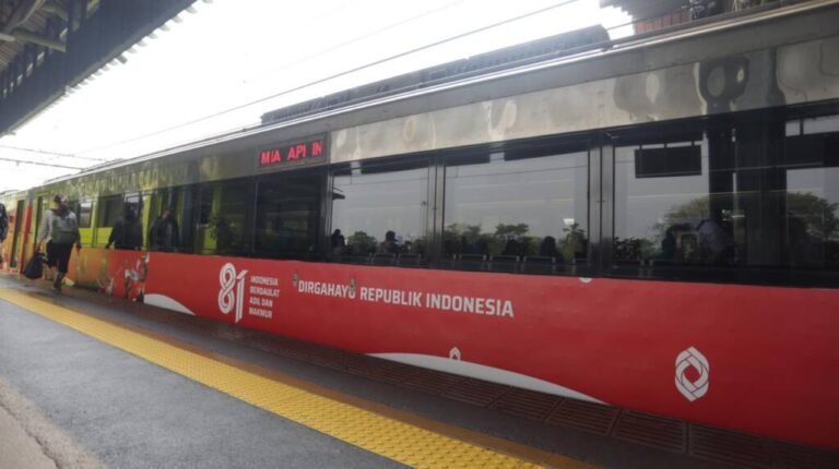 KAI HADIRKAN LIVERY HUT KE-81 RI DI SEJUMLAH PERJALANAN KERETA API