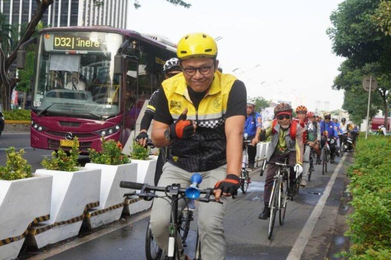 HUT KE-21 BIKE TO WORK INDONESIA, MENGAYUH MENUJU PERUBAHAN