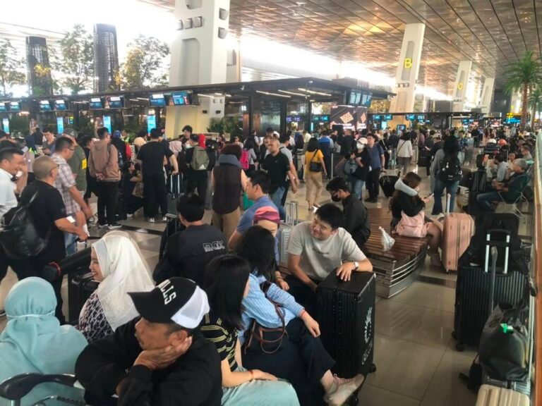 ERUPSI GUNUNG ANAK KRAKATAU, PENUTUPAN SEJUMLAH BANDARA BERLANJUT