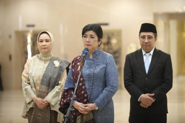 DESTRY DAMAYANTI RESMI JABAT GUBERNUR BI