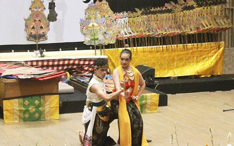 FRAGMEN KAKAWIN SUTASOMA DAN CAHAYA SUMPAH PEMUDA DI PENTAS SWARA SEADANYA